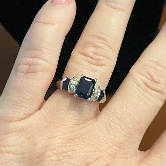 Ladies white gold and genuine diamond sapphire ring size 7 1/2